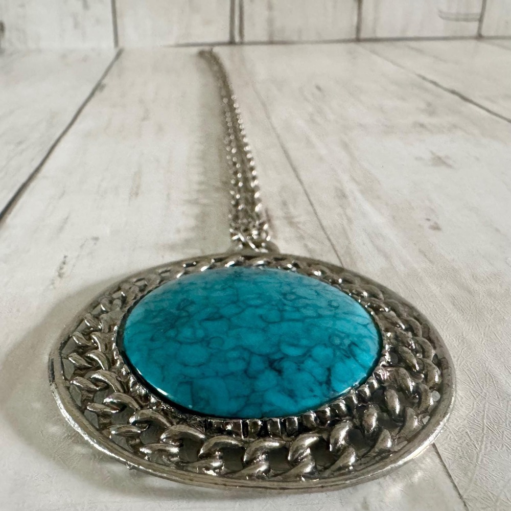 Vintage Silver Tone Round Pendant Necklace with Faux Turquoise Stone 14" - Picture 4 of 6